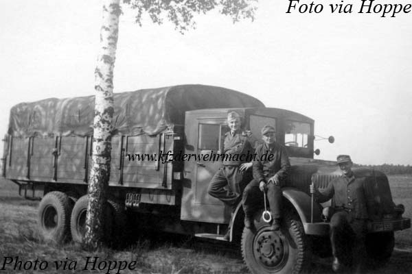 Tatra T 111 WH-915317, via Hoppe